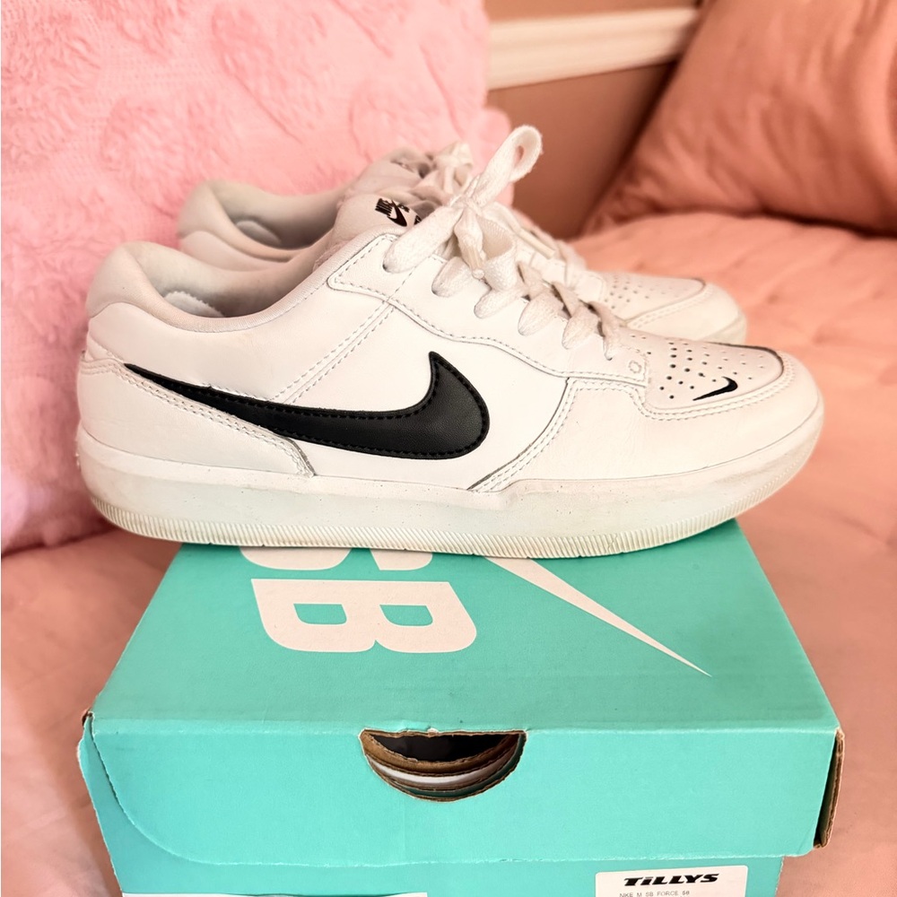 Nike SB White and Black Low-Top Sneakers